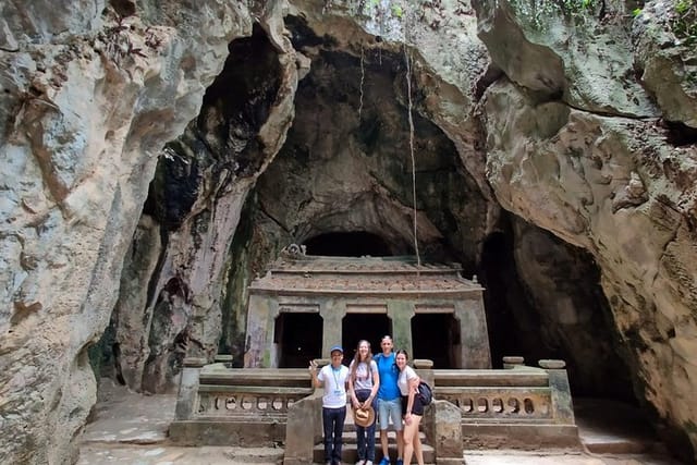 AMAZING HAFL DAY PILGRIMAGE to MARBLE MOUNTAIN and LADY BUDDHA  - Photo 1 of 25