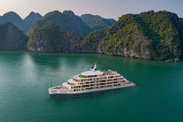 Catherine Cruise: 2-Day Superyacht Trip to Ha Long Bay