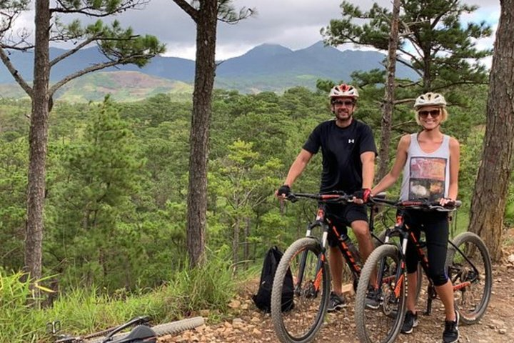 Crazy 8 mountain biking in Da Lat