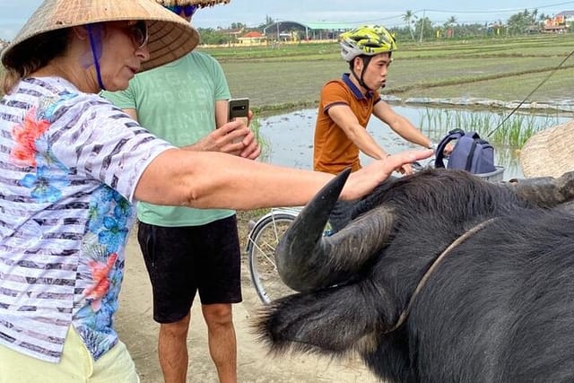 experience-buffalo-ride-and-farmer-in-hoi-an_1