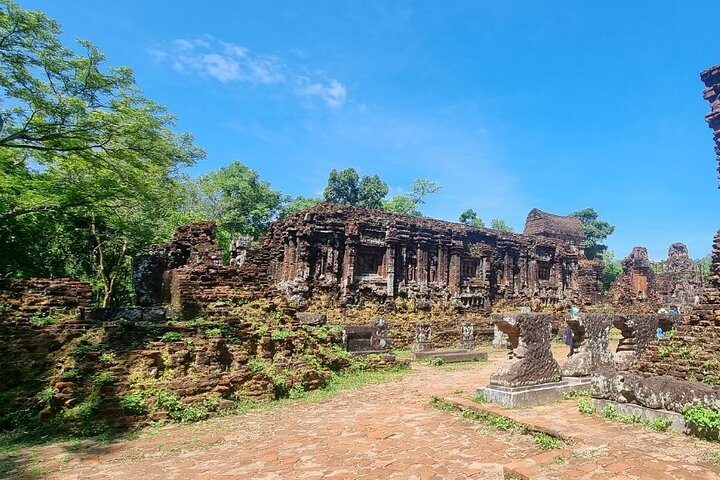 During the 4th to 13th centuries there was a unique culture on the coast of contemporary Vietnam, owing its spiritual origins to the Hinduism of India. This is Mỹ Sơn Sanctuary