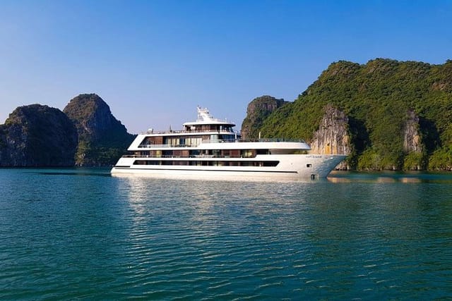 Senior Suite Balcony Cabin on Luxury 5 Star Cruises in Ha Long Bay- Lan Ha Bay