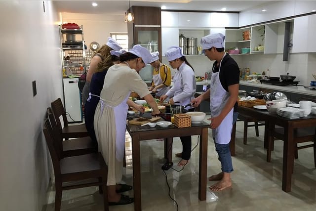 happy-cooking-class-in-danang_1