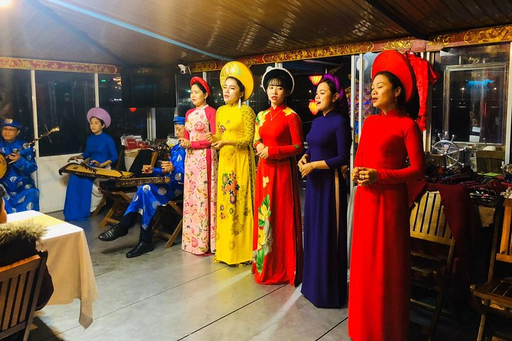 Hue Folk Songs on the Perfume River - Photo 1 of 6