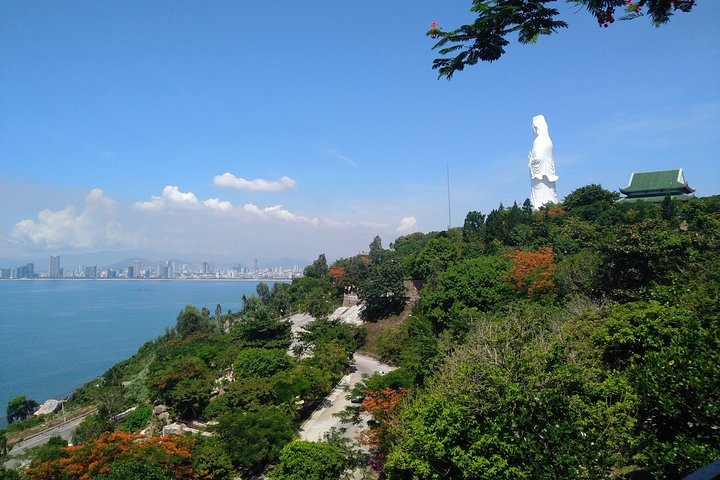 Linh Ung Pagoda & Son Tra Peninsula 