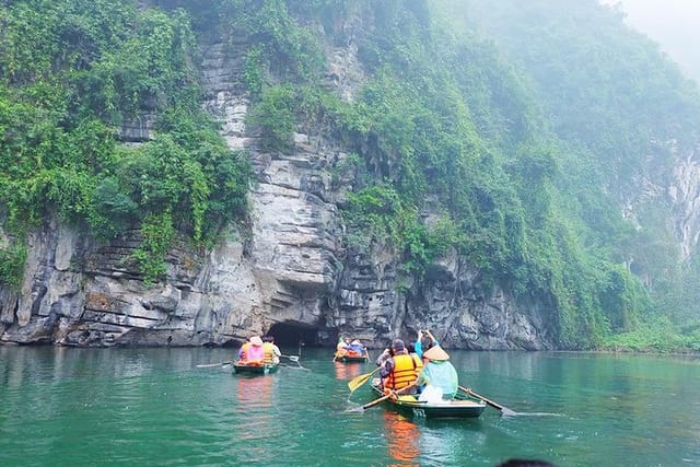 Boat trip in Trang An