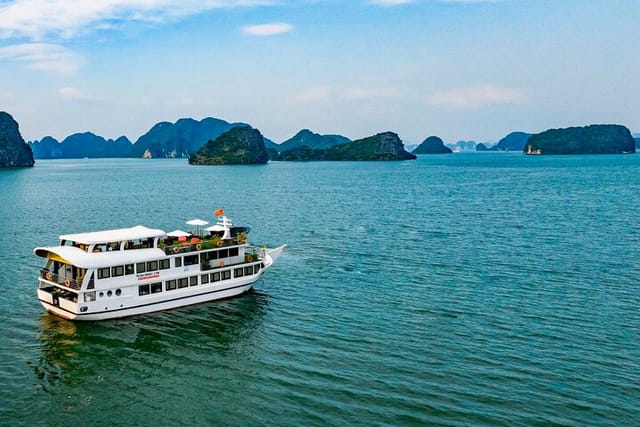 Luxury Boutique Cruise in Halong & Lan Ha Bay (2D1N)