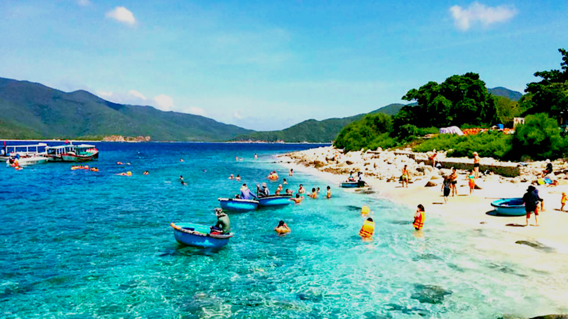 Nha Trang Amazing Hopping Tour (Hotel pickup/drop off, lunch, snorkeling included) - Photo 1 of 5