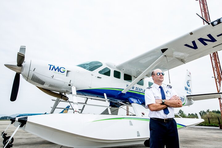 Private Halong Bay Sightseeing Seaplane ( 25 minutes on the sky)