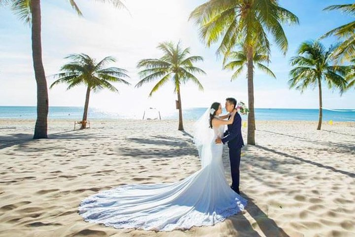 Private Photo Session with a Local Photographer in Phu Quoc Island - Photo 1 of 10