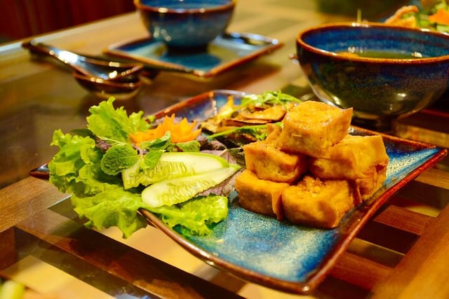 A vegan dish call " Đậu sốt cà chua" - Fried tofu with tomatoes sauce. Perfect for a quick family meal, and a recipe that always transports any Vietnamese people back to their childhood.

