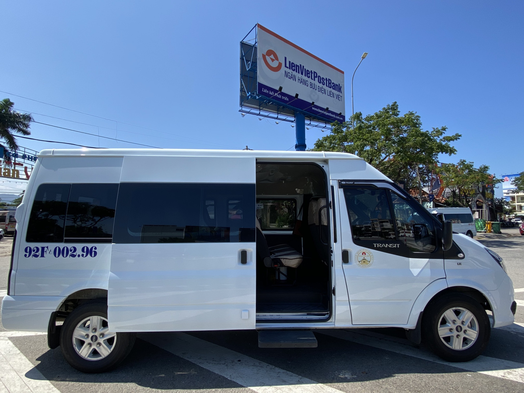 Shuttle Bus between Da Nang and Ba Na Hills - Photo 1 of 5