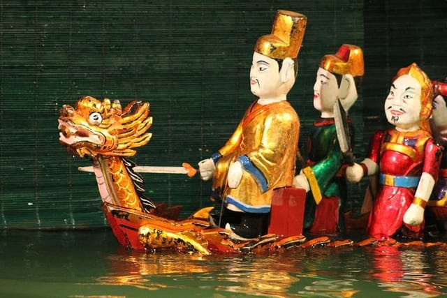 Water puppet show: Le Loi King legend