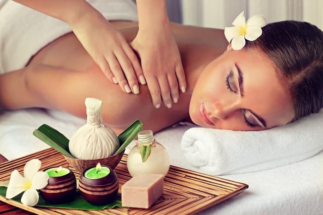 Vietnamese Traditional Massage with herbs, natural essential oils

Best Massage in Hanoi 