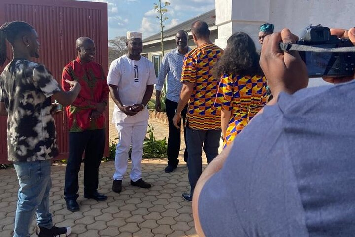 Clients arrive at the venue of the traditional wedding. 